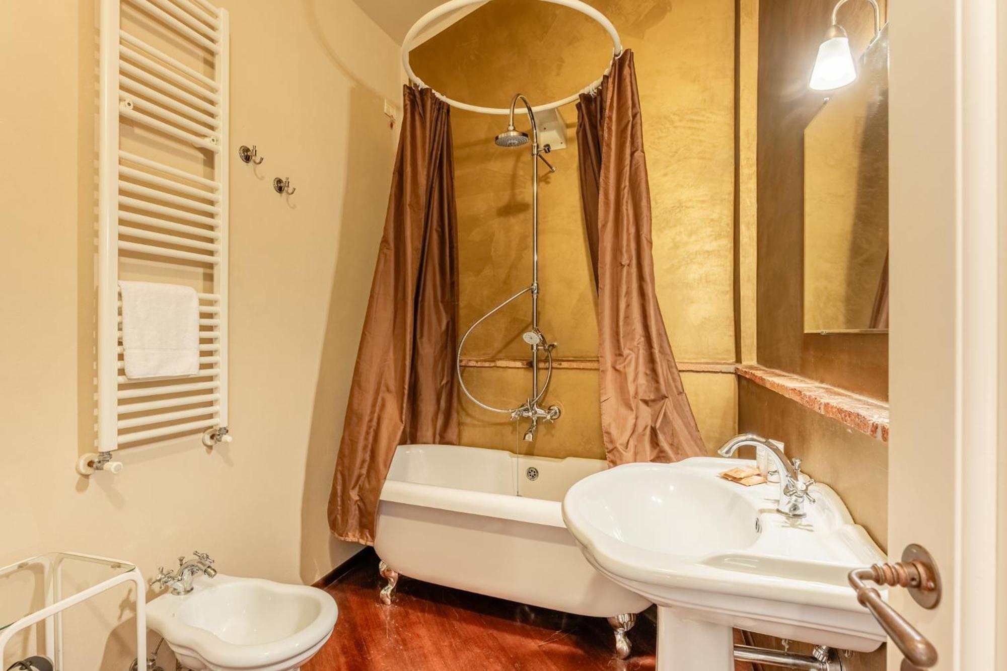 Anfiteatro Luxury Rooms - Affitti Brevi Italia Lucca Buitenkant foto